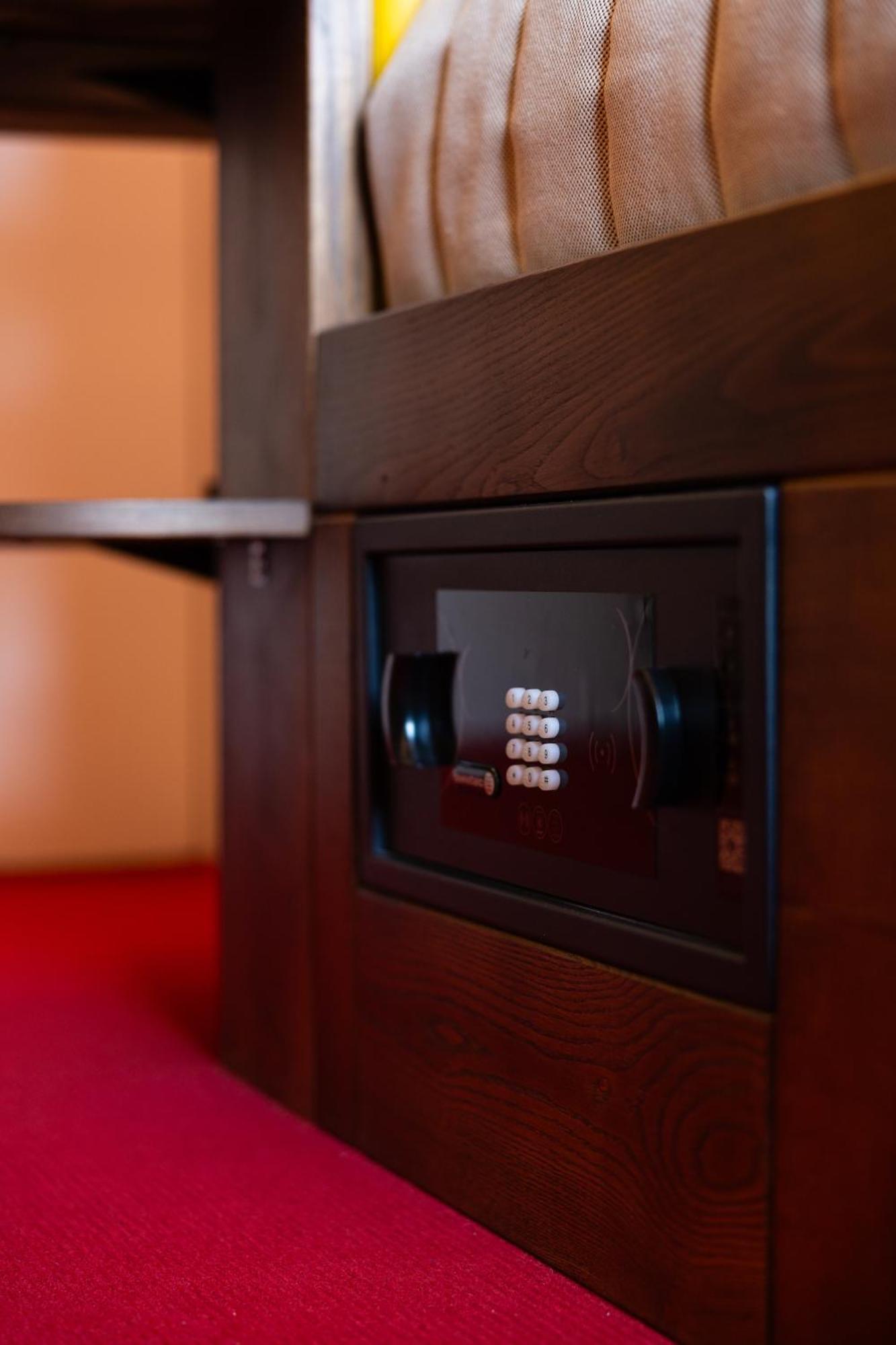 לבוב !Fest Hotel Rynok Square מראה חיצוני תמונה